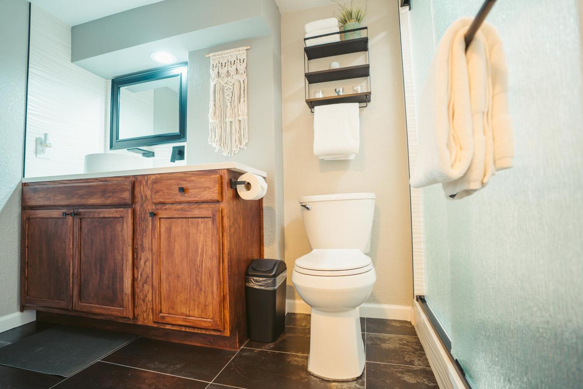 Windsor Retreat Private Basement Suite DEN Exterior foto