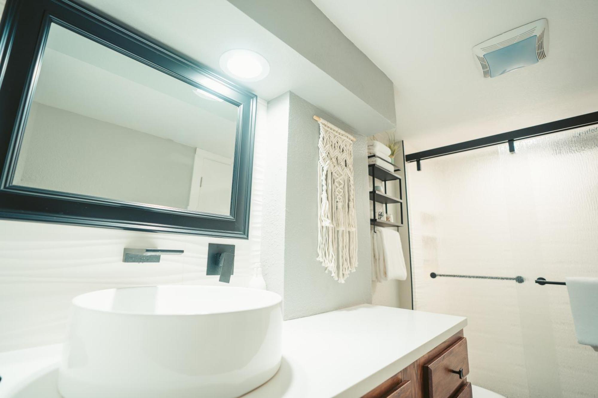 Windsor Retreat Private Basement Suite DEN Exterior foto